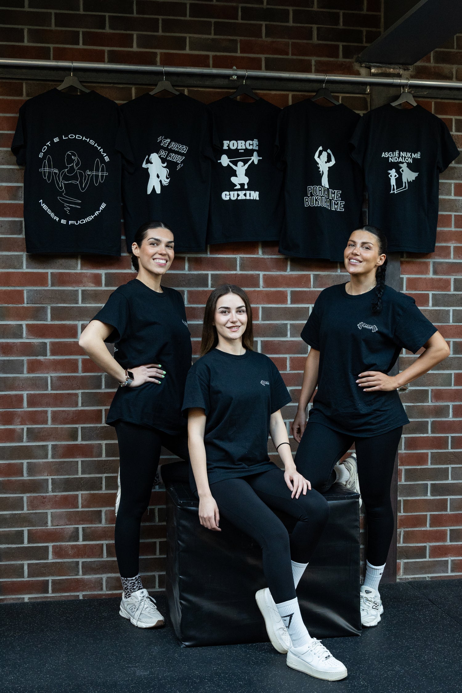 Schwarze Oversized T-Shirt mit albanischem Spruch für Frauen